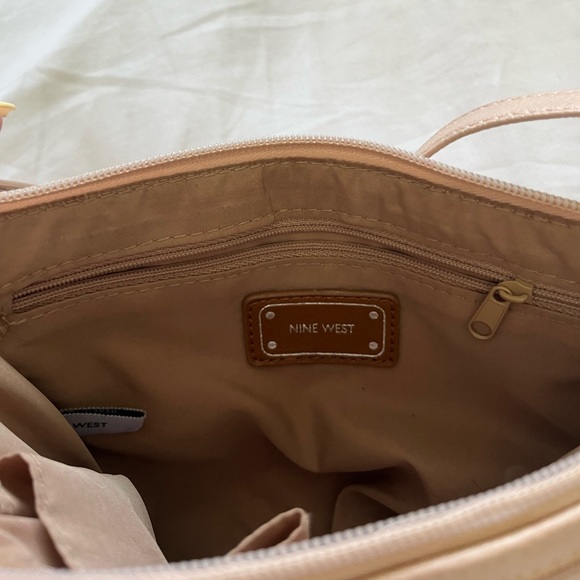 Nine West crossbody purse with outside pockets - Picture 4 of 8